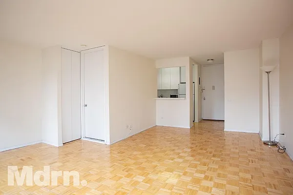 Rented by Mdrn Residential | media 16