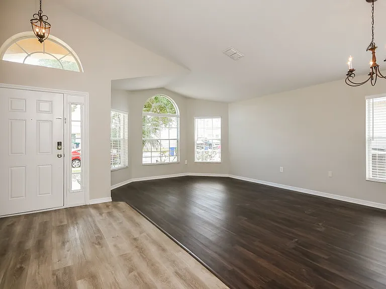 1167 Sophia Blvd — Photo 4
