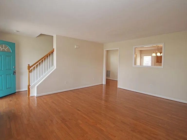 1260 Old Richmond Cir — Photo 4