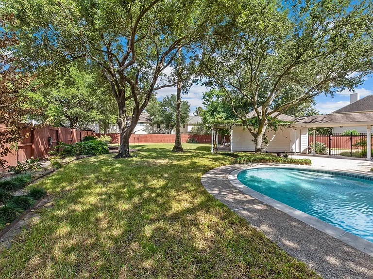 15826 Jamie Lee Dr — Photo 3