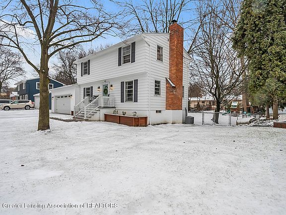 2nd image of 2705 Linden St