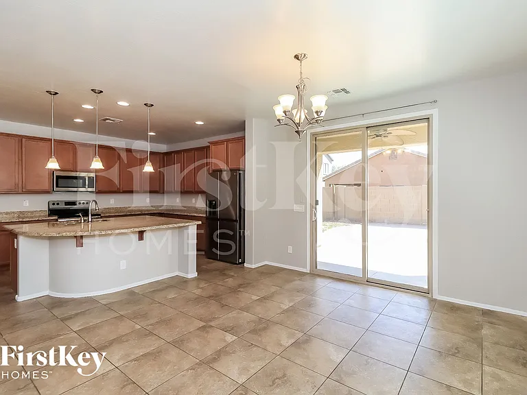 5027 W Saint Catherine Ave — Photo 6