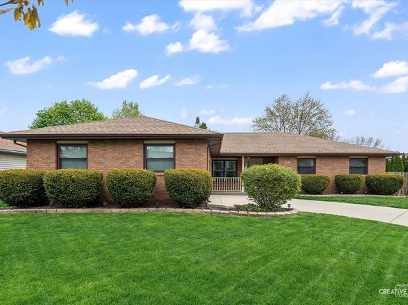 2236 Valley Creek Dr, Elgin, IL 60123