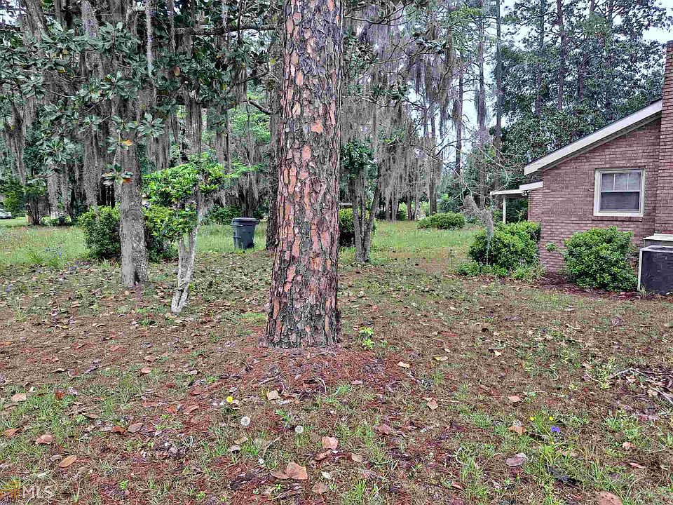 2nd image of 421 Magnolia St