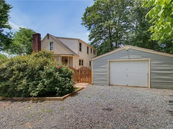 2921 Bittersweet Rd, Winston Salem, NC 27106