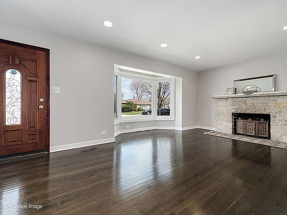 3rd image of 3831 W Estes Ave