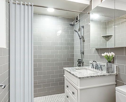 5th image of 200 E 78th St APT 10A
