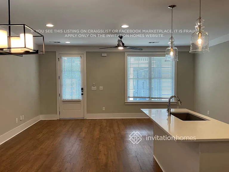 647 Vernon Ave #402 — Photo 2