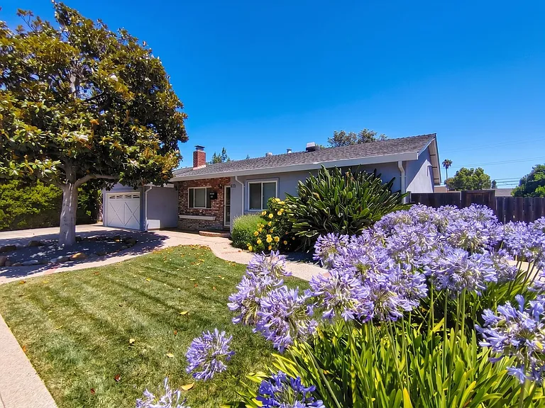 8525 Bandon Dr — Photo 2