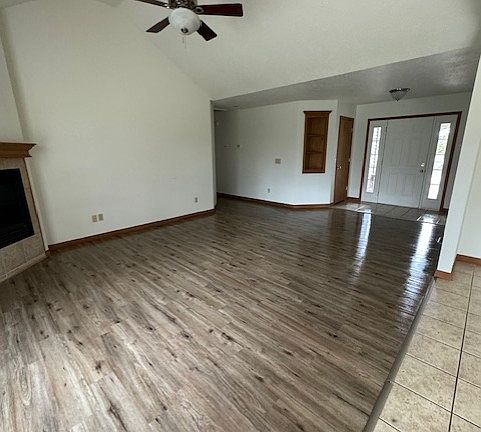 4th image of 108 Maple St