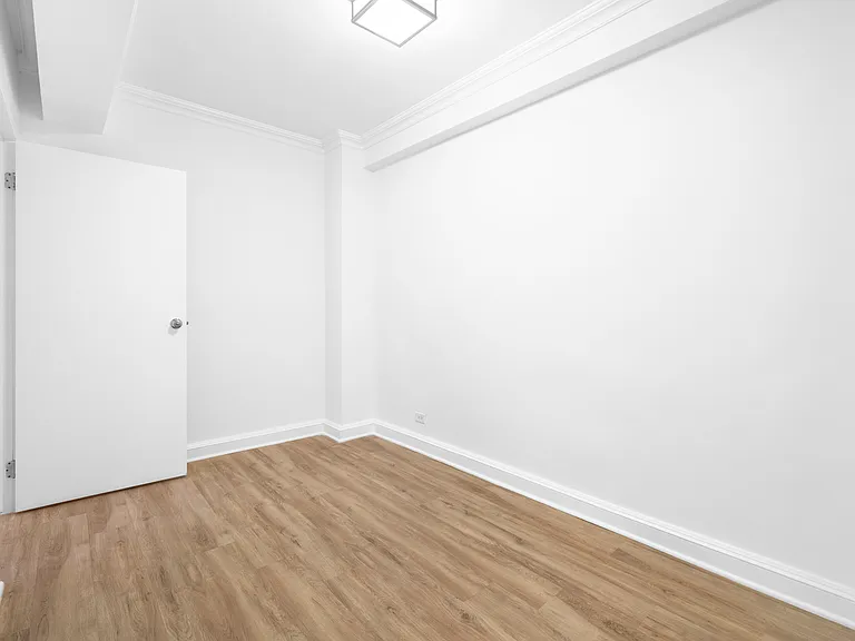 136 E 55th St #2R — Photo 6