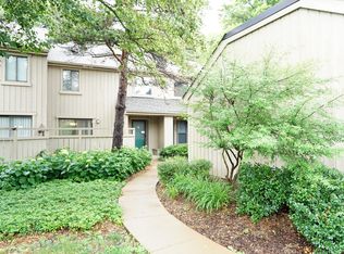 80 W Hunt Trl, Barrington, IL 60010