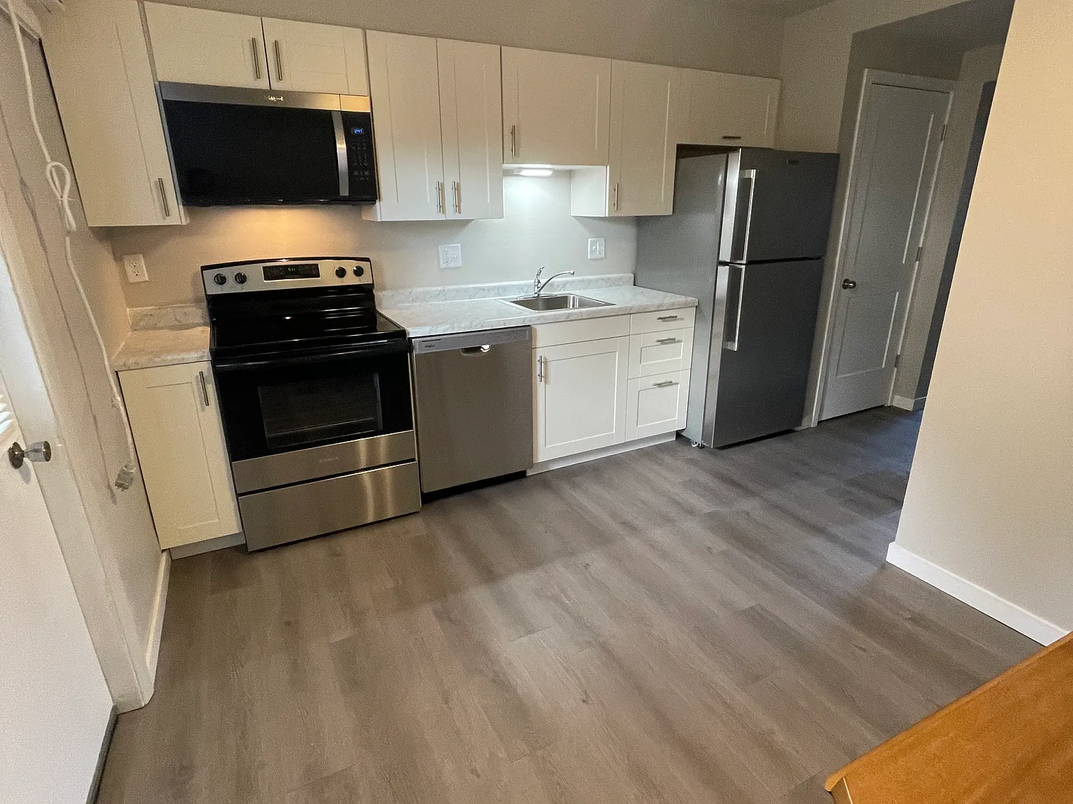 2 bed, 1.5 bath, 984 sqft, $2,200 — Photo 3