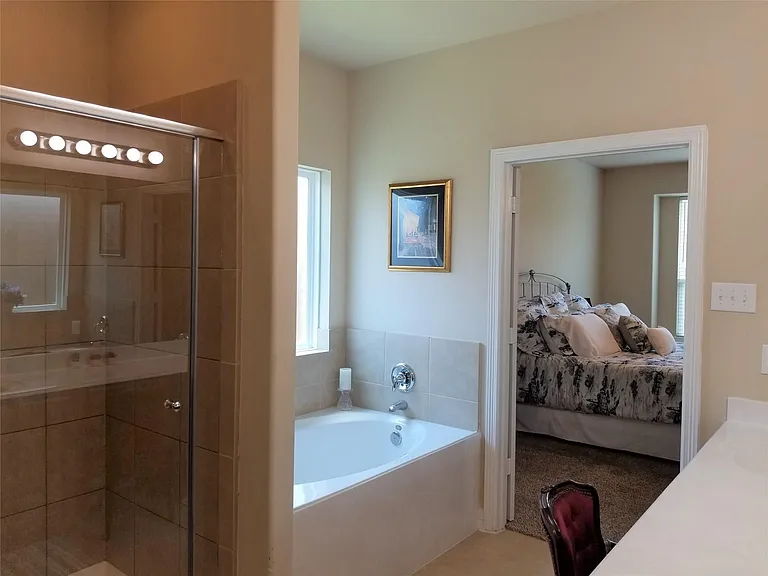 2566 Riverway Dr — Photo 11