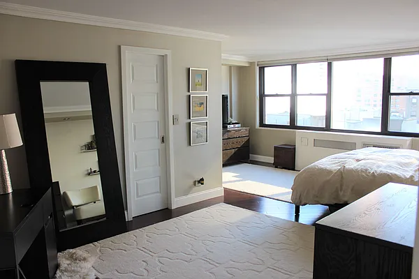 Sold by Shah Samira, LREB | media 13