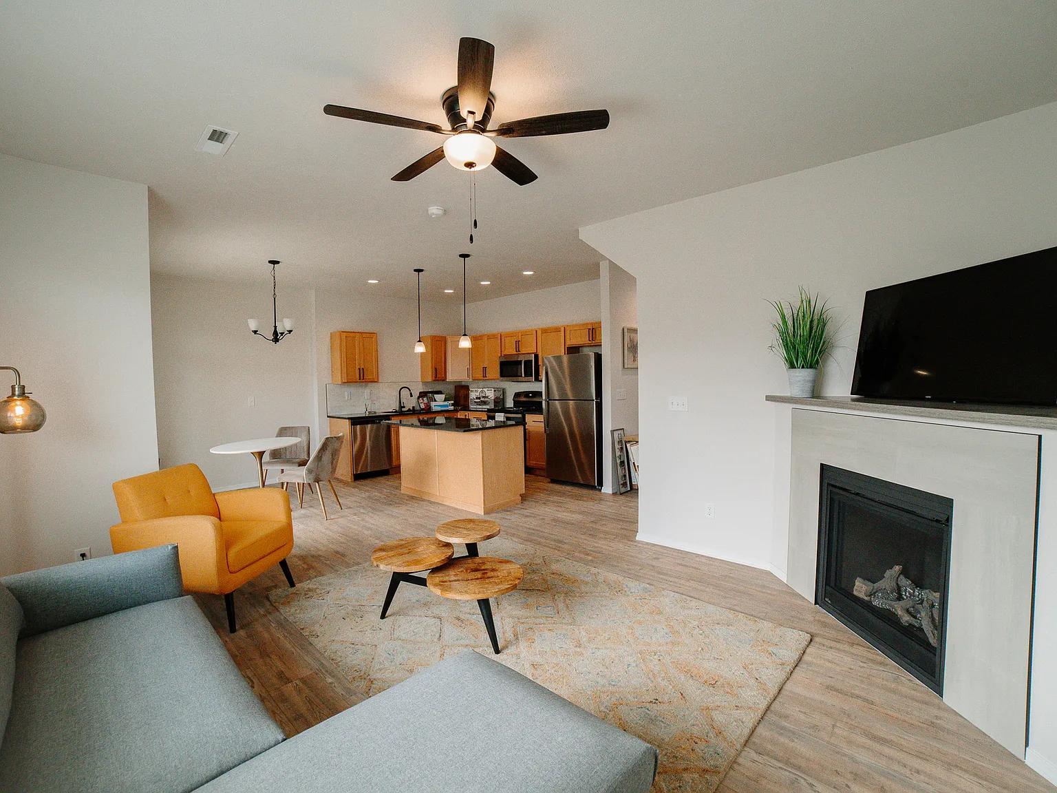 3 bed, 2.5 bath, 1440 sqft, $4,500 — Photo 4