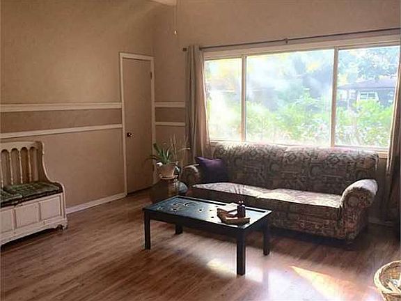 3rd image of 4423 Pleasant Dr