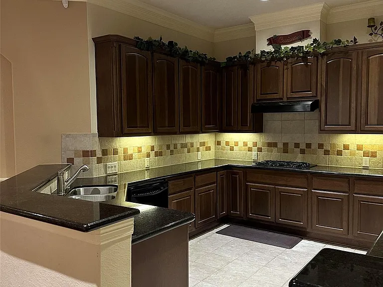 2910 Royal Oaks Grv — Photo 11