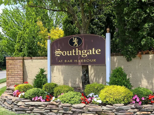 75 Southgate Circle #75, Massapequa Park, NY 11762