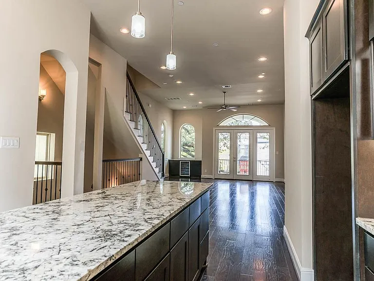 4009 Lillian St — Photo 12