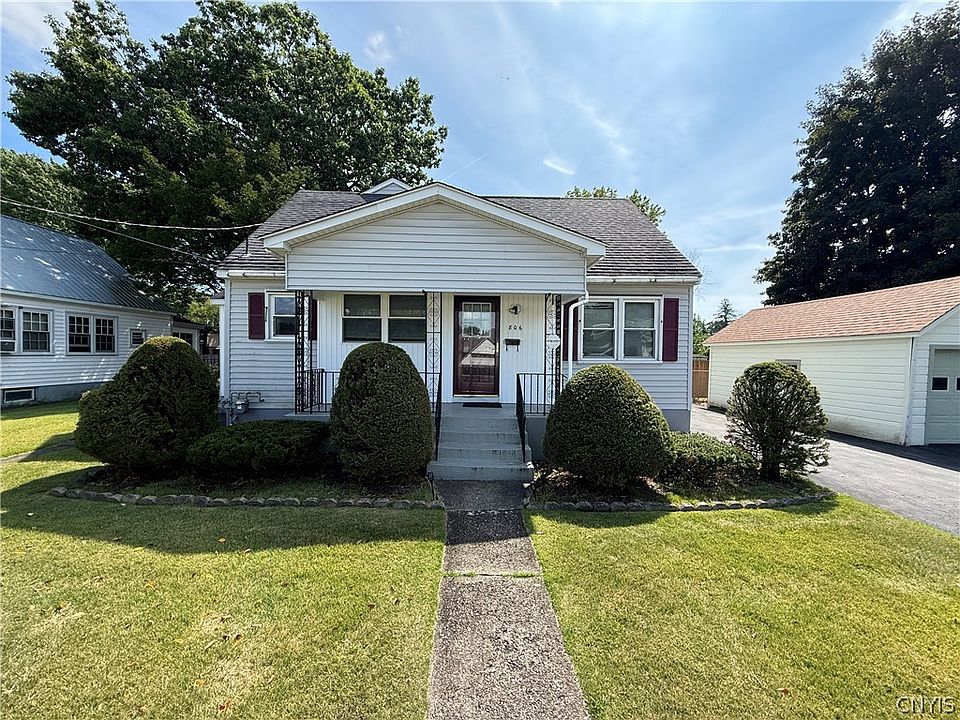 1st image of 806 Belmont St