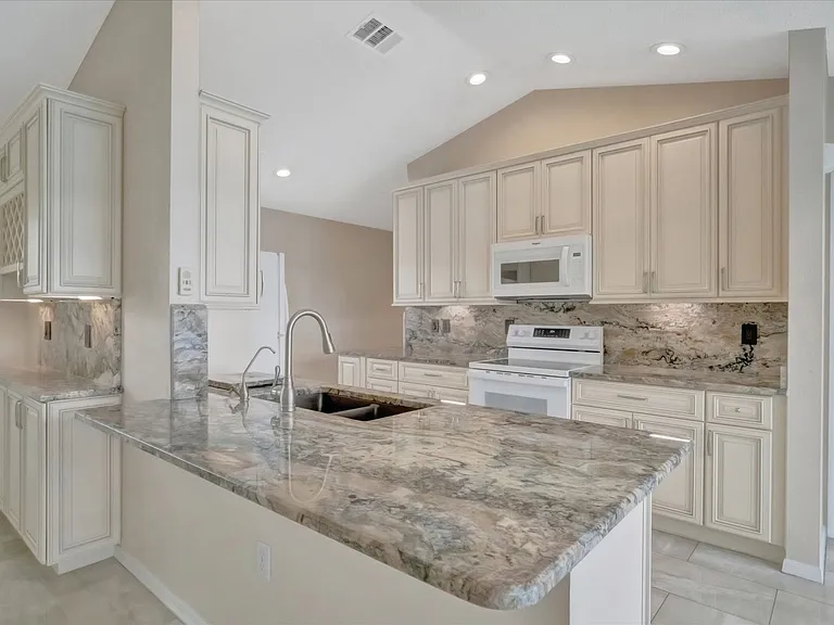 1016 Harbor Town Dr — Photo 12