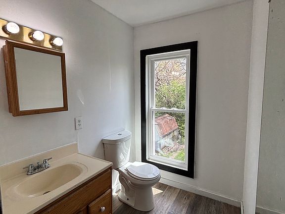 3rd image of 814 Lorain Ave