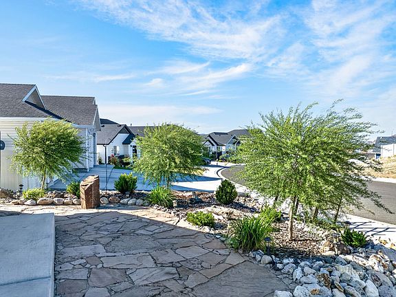 4th image of 1826 Deerfield Way
