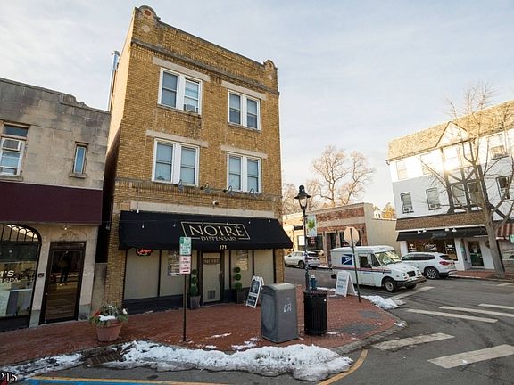 2nd image of 171 Maplewood Ave #171