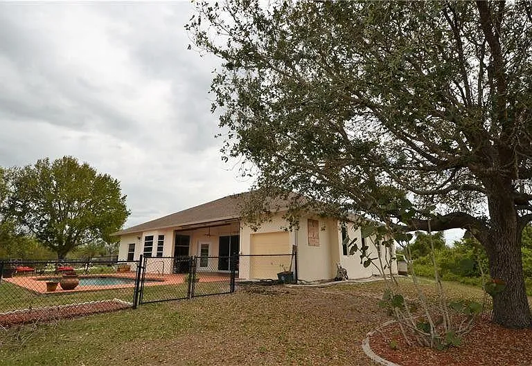 283 Goiana St — Photo 12