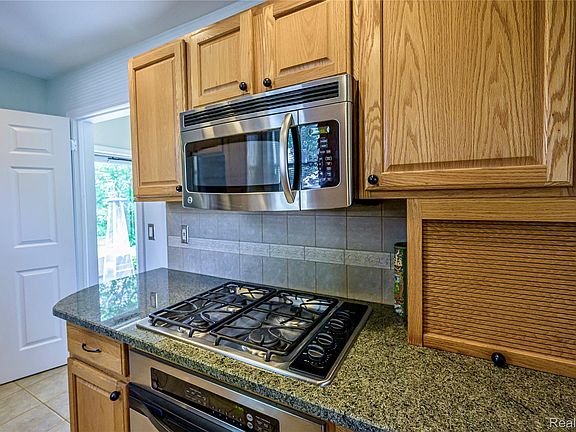 4th image of 3566 Buckingham Ave
