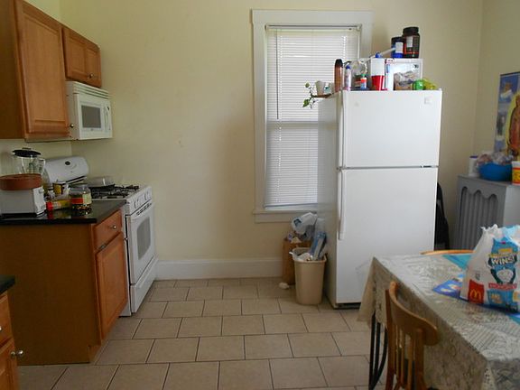 4th image of 386 Walker Ave