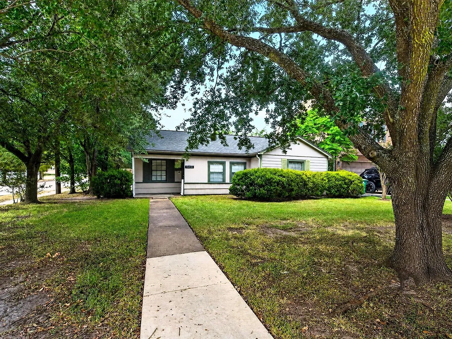 3 bed, 1.0 bath, 1326 sqft, $2,200 — Photo 2