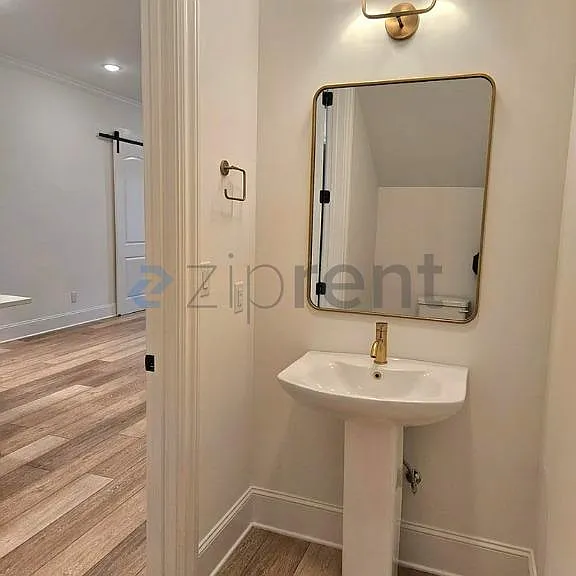 139 W Deaderick St — Photo 16