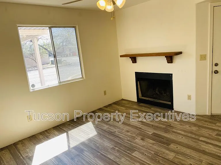 3319 E Presidio Rd #2 — Photo 10