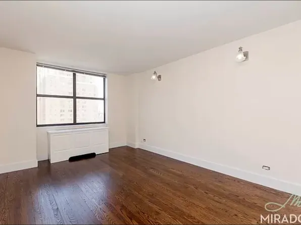 330 East 39th Street image 2 of 11