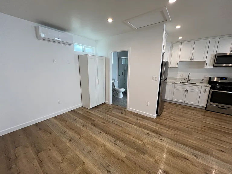 5400 Veloz Ave #5402 — Photo 10