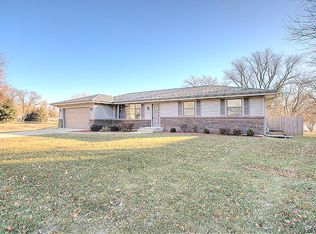 1966 Santa Monica Dr, Rockford, IL 61108