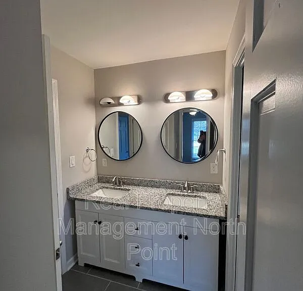 3434 Palace Ct — Photo 28