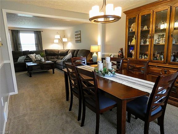 4th image of 940 Twin Oaks Cir