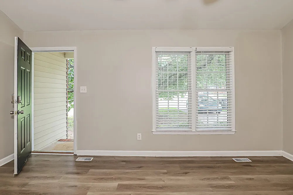 3 bed, 2.0 bath, 1229 sqft, $1,840 — Photo 4