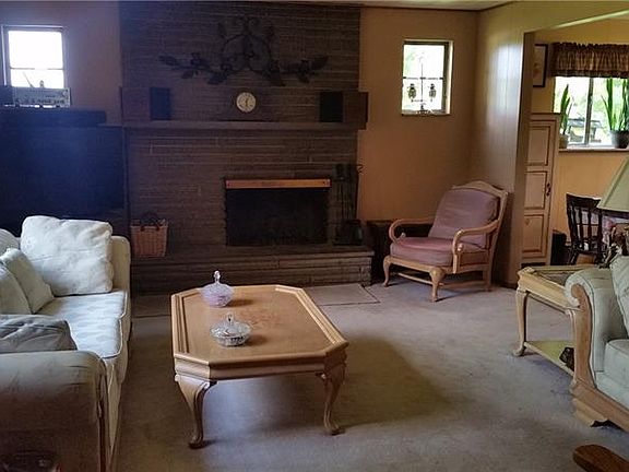 3rd image of 240 Mamont Dr