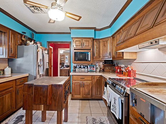 4th image of 703 N Seaman St