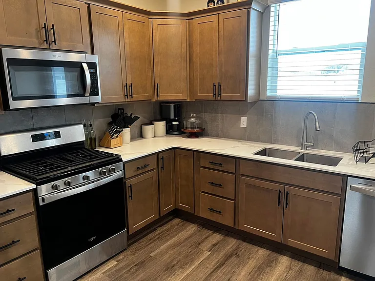 2459 Park Vista St #B — Photo 7