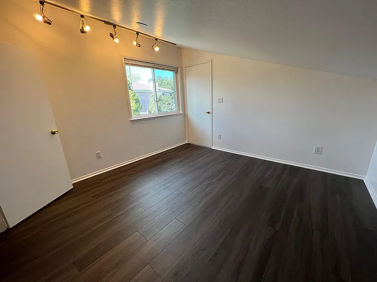 1415 E Hillcrest Dr #2 — Photo 16