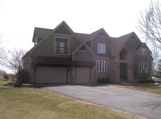 44W029 Hazelcrest Dr, Sugar Grove, IL 60554