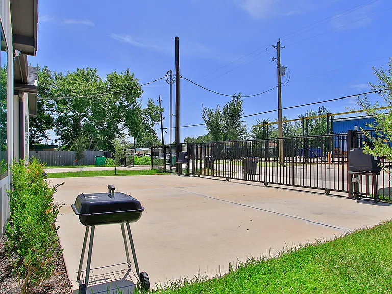 6521 Madrid St — Photo 47