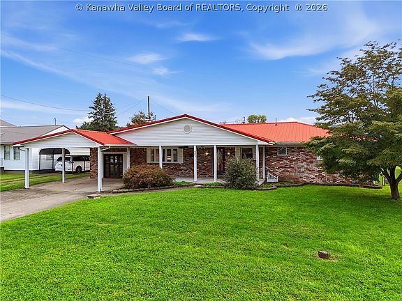 2nd image of 605 Roosevelt Blvd