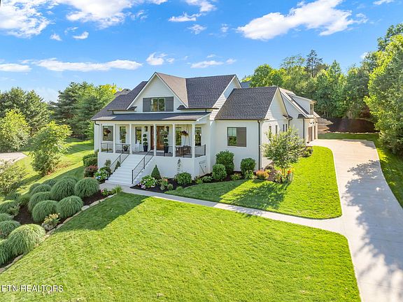 4th image of 607 Fox Dale Ln
