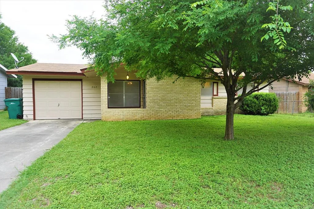 202 Brenda Drive — Photo 1
